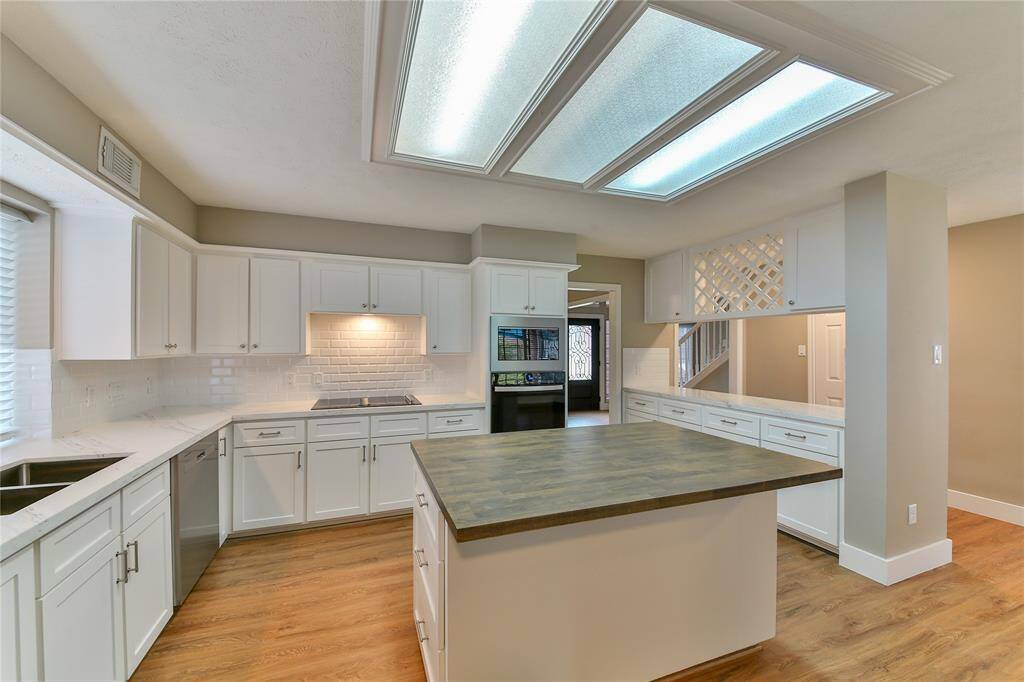 Remodeled kitchen and new appliances for the chef in you!