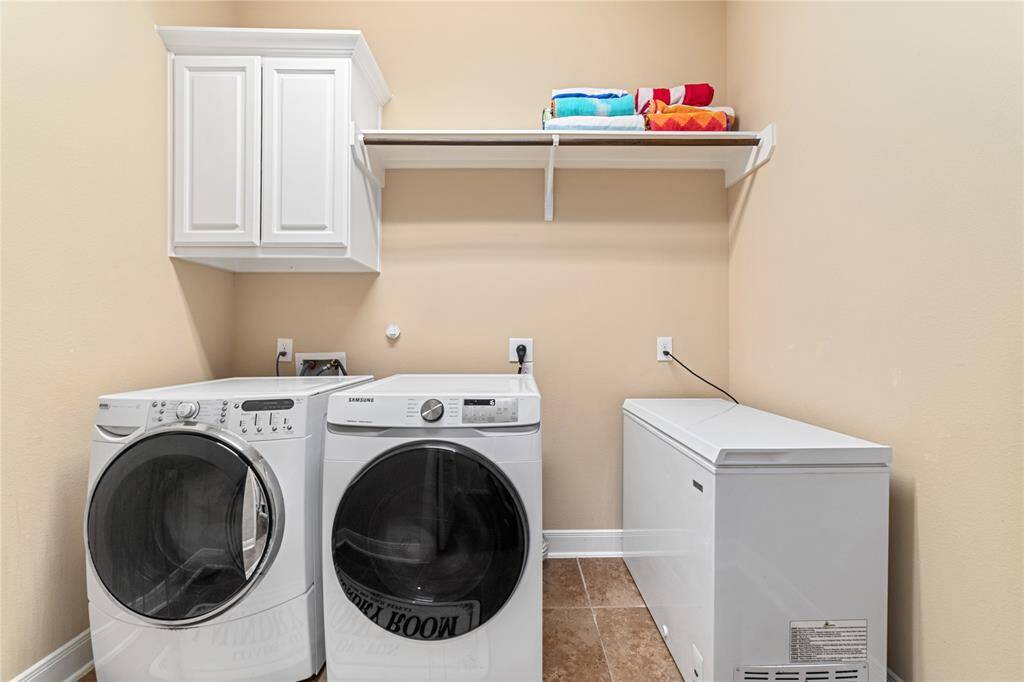 Utility room spacious and can accommodate a deep freezer