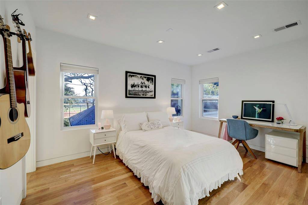 Both upstairs Bedrooms have a "Tree House" feel with views of the pretty Live Oaks.  This room also has a very large closet.