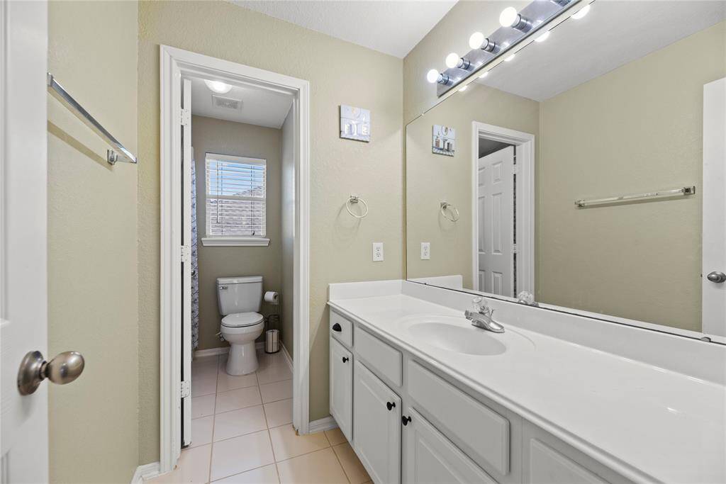 Full bath 2nd floor