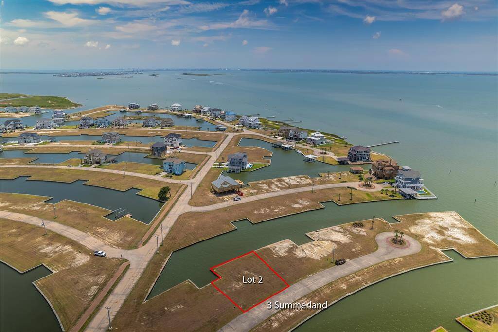 Direct access to the Intracoastal Waterway & West Galveston Bay. No neighbors across the street! Open views!