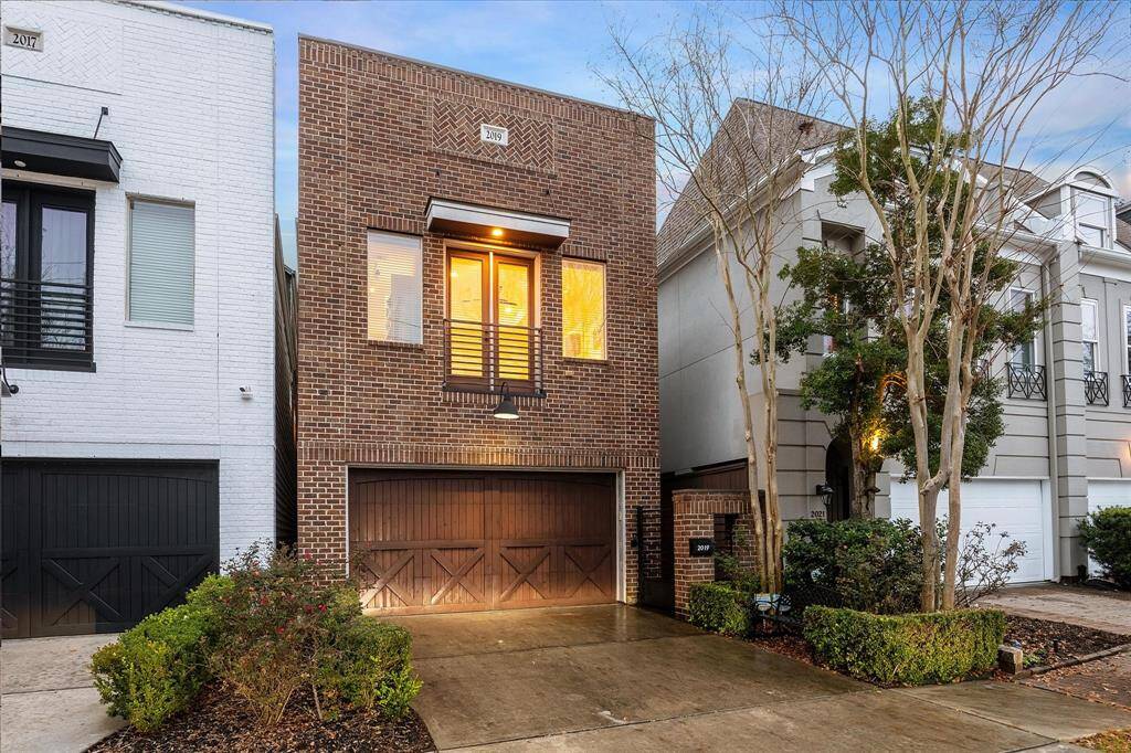 2-car garage, West-facing side of the home. Easy access to guest parking.