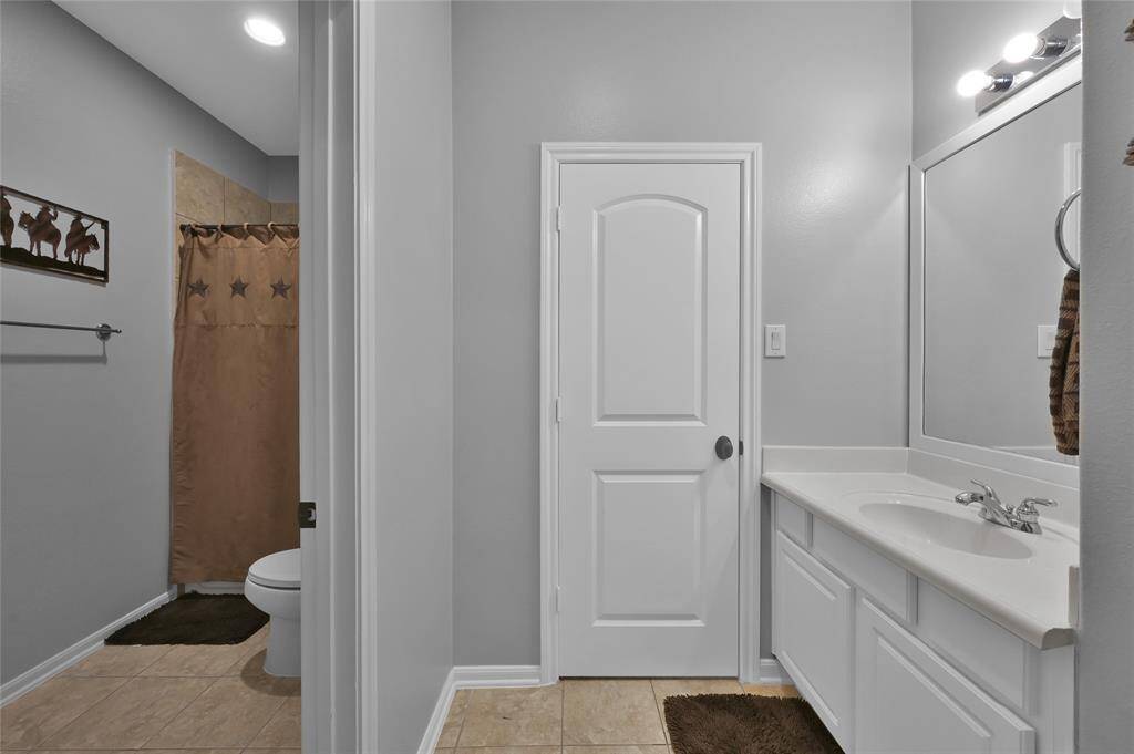 2nd floor bathroom