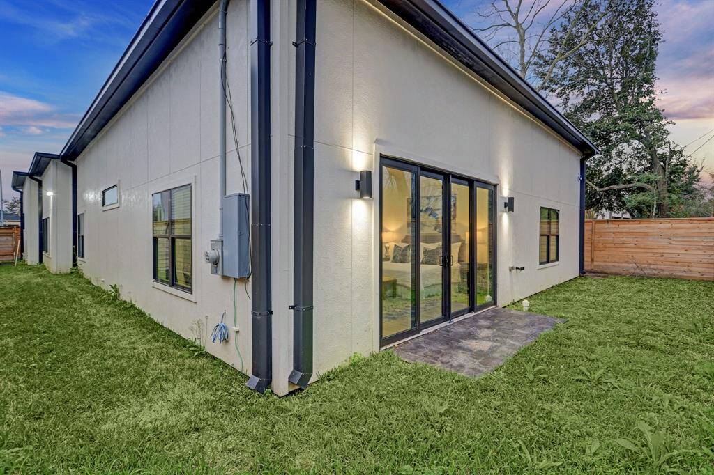 Easy to maintain back and side yard.
