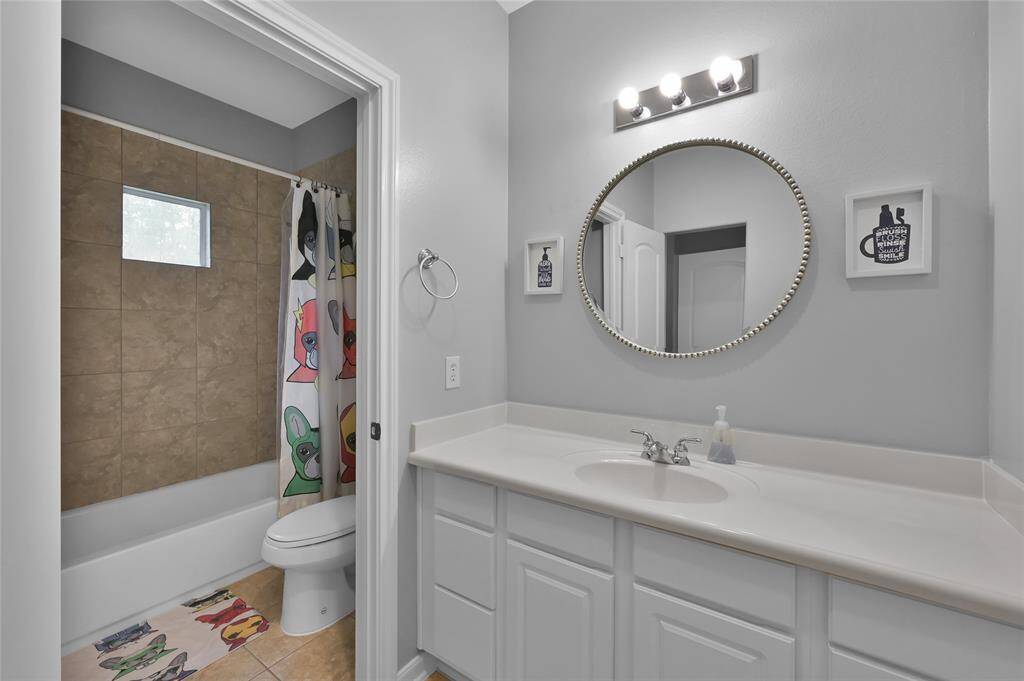 2nd floor bathroom