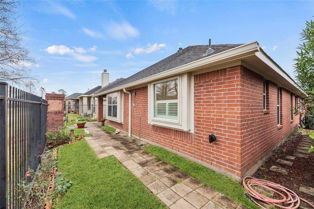 Side view of yard