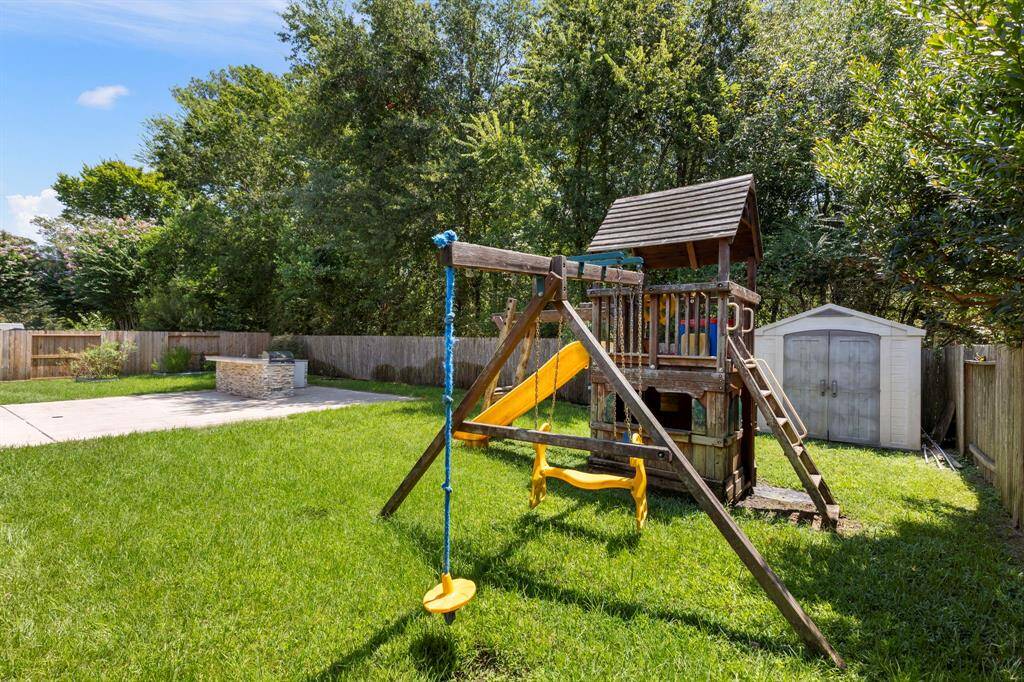 Hours of outdoor entertaining will be had on this playset.