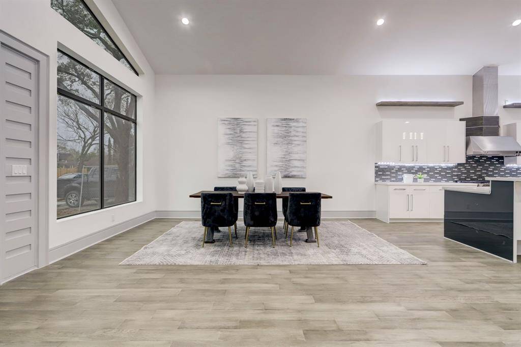 Dining room area with 18' ceiling.
