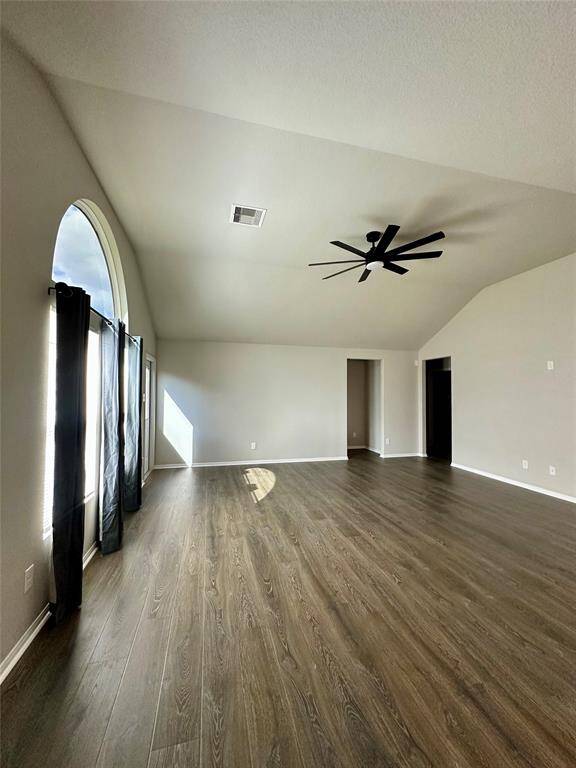 Beautiful new laminate floors throughout.