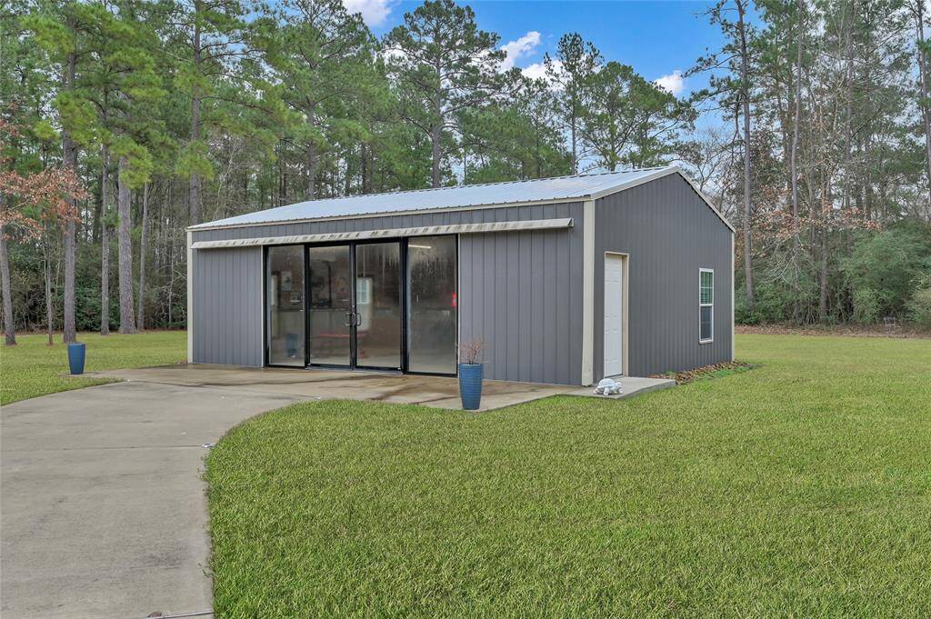 750 sq ft fully remodeled and A/C shop/workout room/office/gameroom, etc