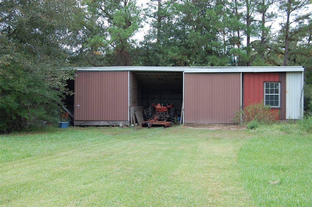 5 Bay shed. 2 bays for tools/workshop.
