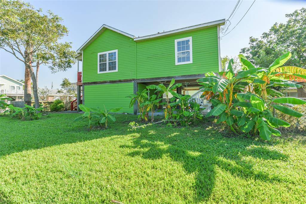 Spacious corner lot