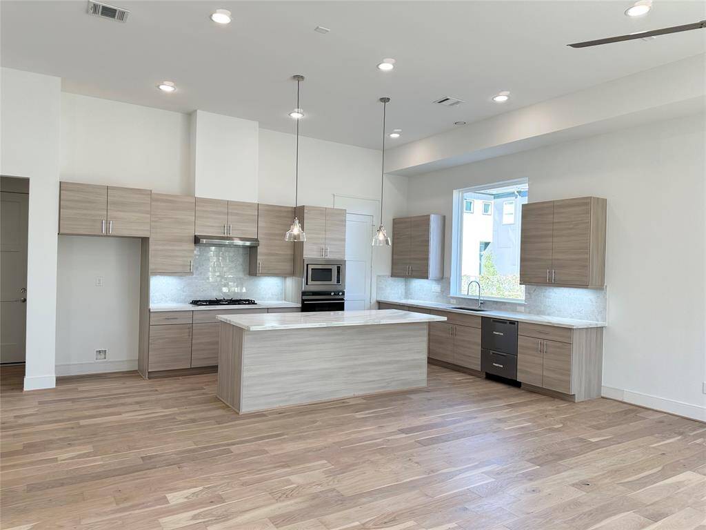 Open Plan with large kitchen