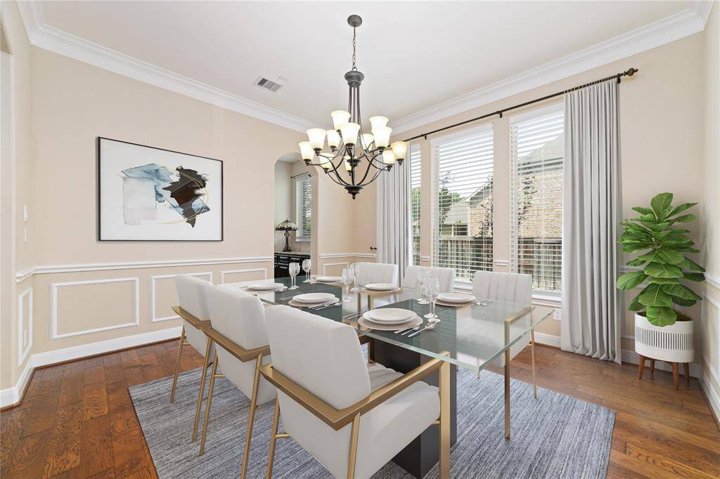 ** VIRTUAL STAGING OF THE DINING ROOM **