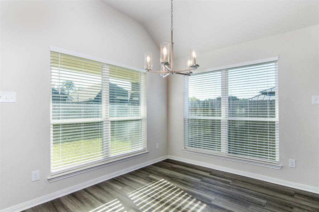 Showing space without furniture.. of another model