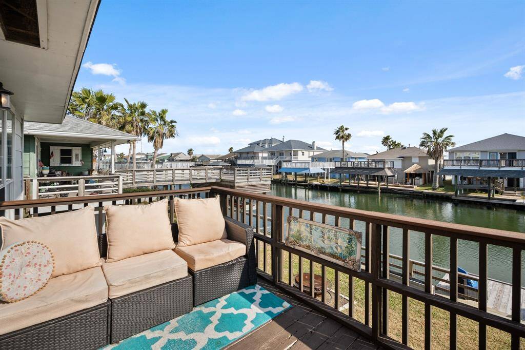 Discover a new perspective from the upper balcony, where you can savor your morning coffee while basking in the refreshing morning breeze. This elevated vantage point provides unparalleled views of the tranquil canal, making every sunrise a serene and picturesque experience.