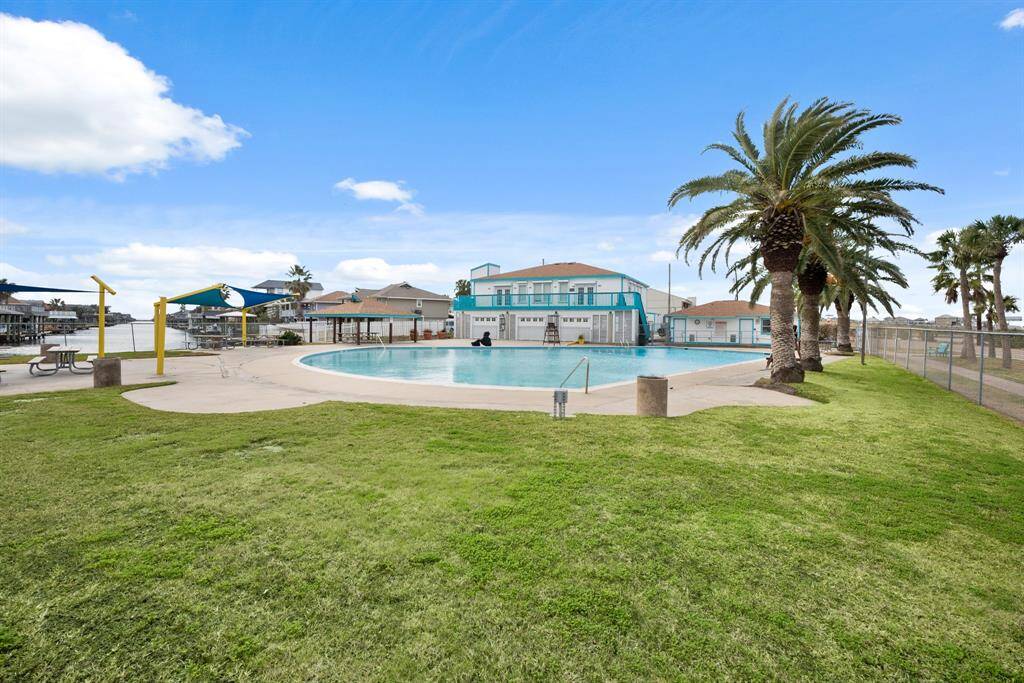 When searching for a way to cool off on the hot summer days, head to the Bayou Vista pool.