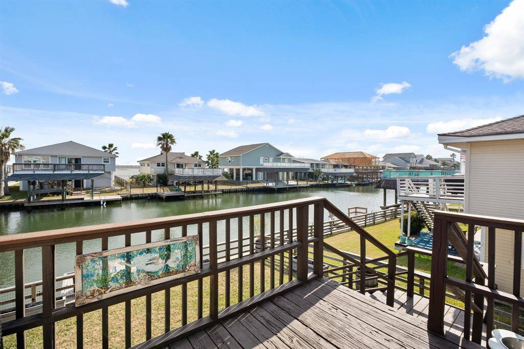 With unobstructed views of the tranquil canal, this property promises a daily dose of peace and serenity. The calming sound of water lapping against the shore serves as a soothing backdrop, providing the perfect escape from the hustle and bustle of everyday life.