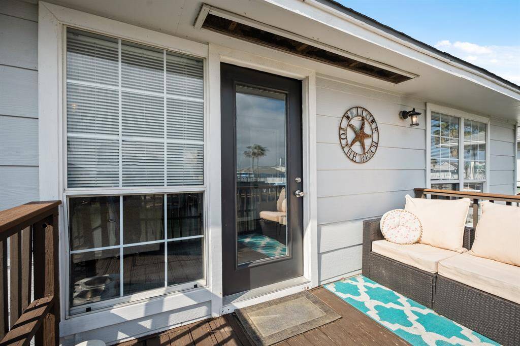 Welcome to 1222 Sailfish Street in Bayou Vista - a beachside community of Tiki Island near Galveston Island's attractions, beautiful beaches and entertainment.