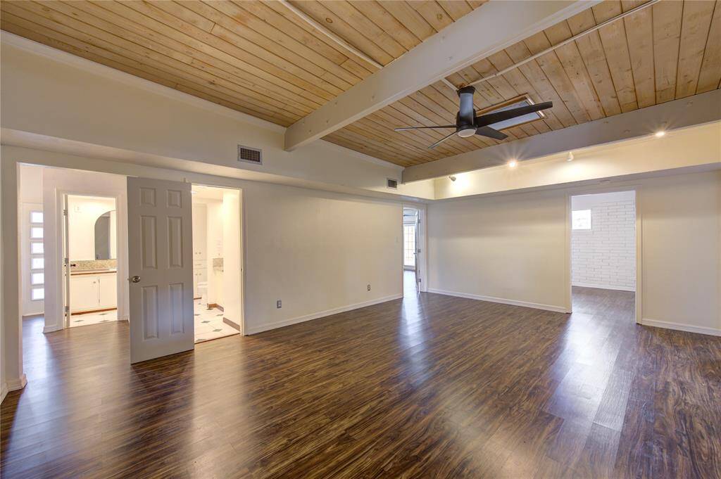 Living Area 2