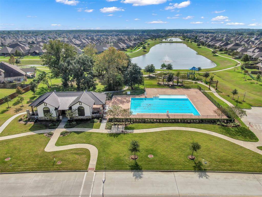 Oakridge North offers many amenities for the residents