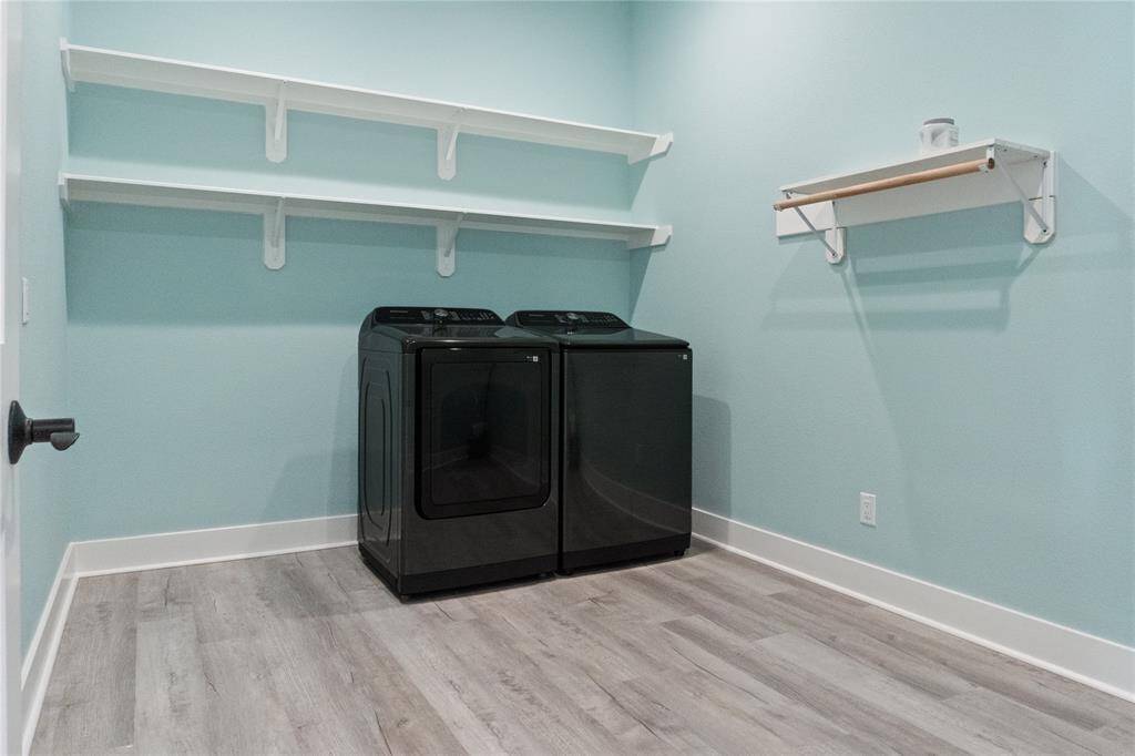 Spacious Laundry Room with Washer/Dryer