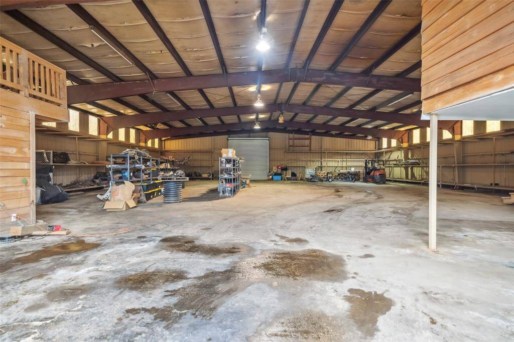 This shows the expansive area inside the warehouse.