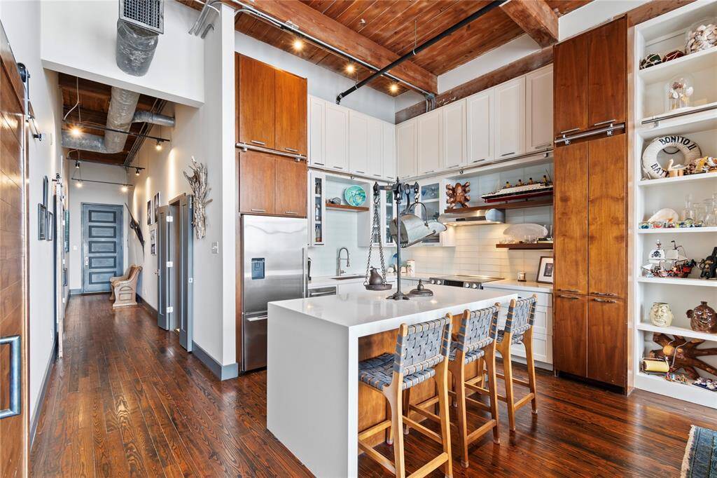 Kitchen with plenty of cabinets