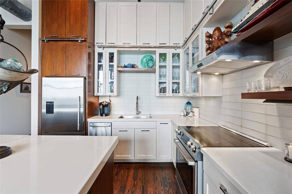 Kitchen with plenty of counter space