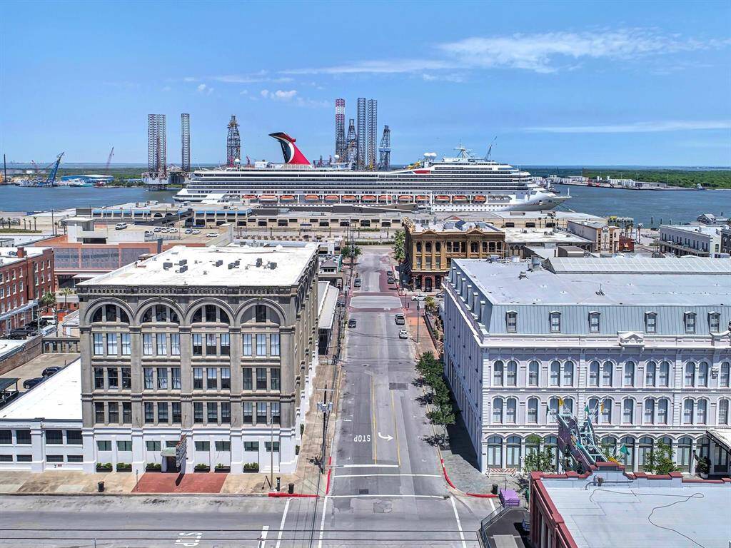 Walk to your cruise ship or next door to the Tremont Roof Top