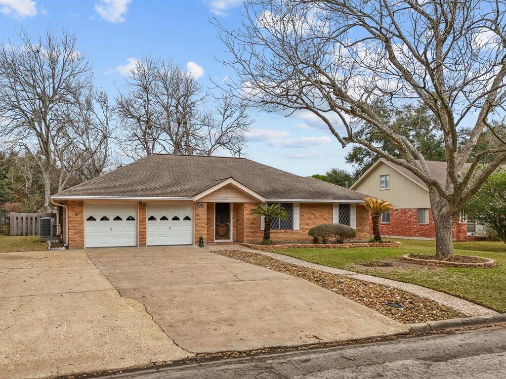 Nice curb appeal in a quiet neighborhood.