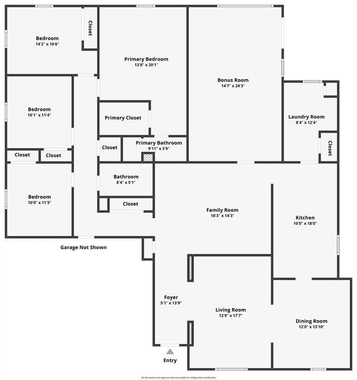 This floor plan features a spacious layout with three seecondary bedrooms, a large primary bedroom with an en-suite bathroom and closet. There's a generous family room, a living room, and a dining room, along with a sizable kitchen. Additionally, there's a bonus room and a in-house laundry room. The entry leads to a foyer, and the garage is not shown.