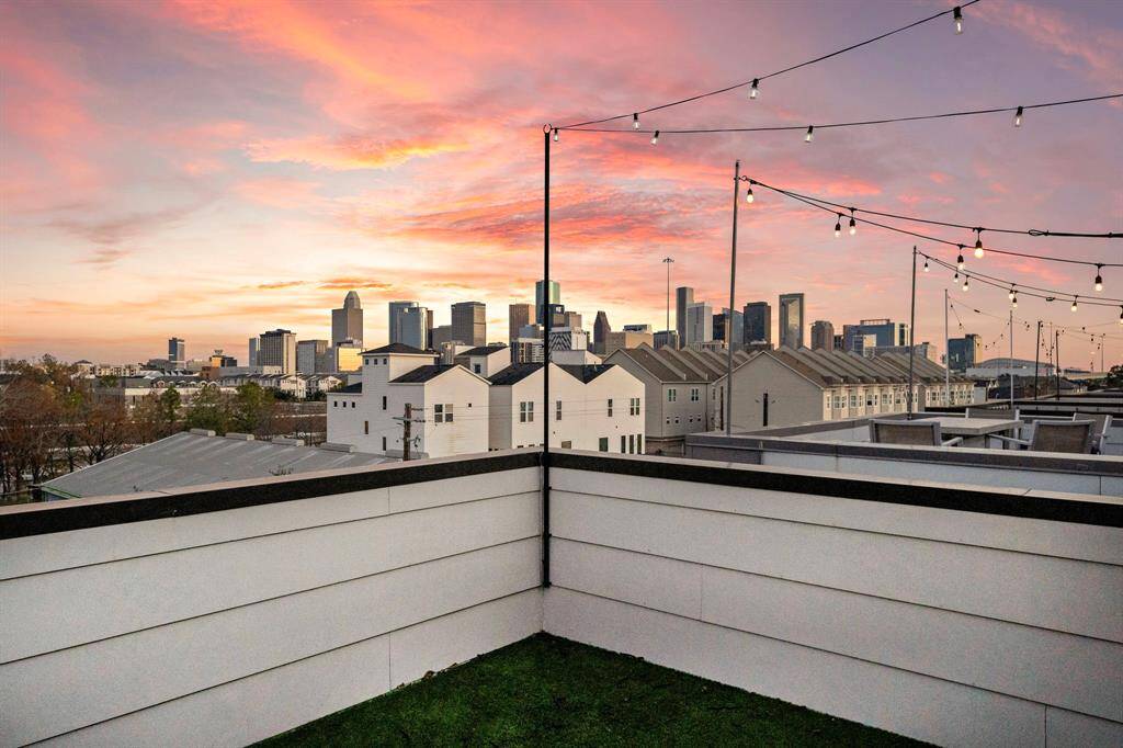 Luxuriate on the oversized rooftop terrace with low-maintenance turf and string lighting. Enjoy stunning city skyline views, ideal for relaxing or entertaining. This contemporary space embodies urban sophistication and tranquility, offering a prime spot for memorable gatherings.