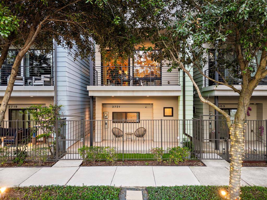 Embrace contemporary urban living at 2721 St Emanuel Street with a sleek façade and lush greenery. The gated entry courtyard provides privacy and a modern seating area. Perfectly situated in La Ville Saint Emanuel, this low-maintenance residence offers quick access to Houston's top amenities and vibrant lifestyle.