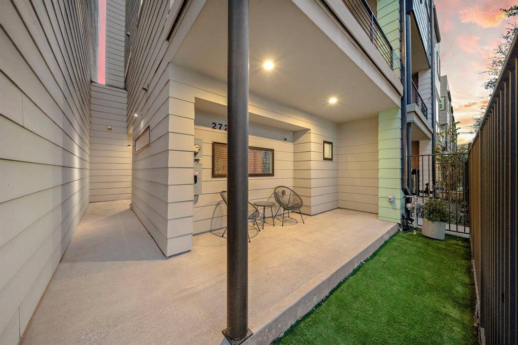 Gated for privacy, the spacious entry courtyard offers a serene outdoor seating area, ideal for unwinding or casual gatherings. The easy-care turf and modern design elements blend functionality with style.