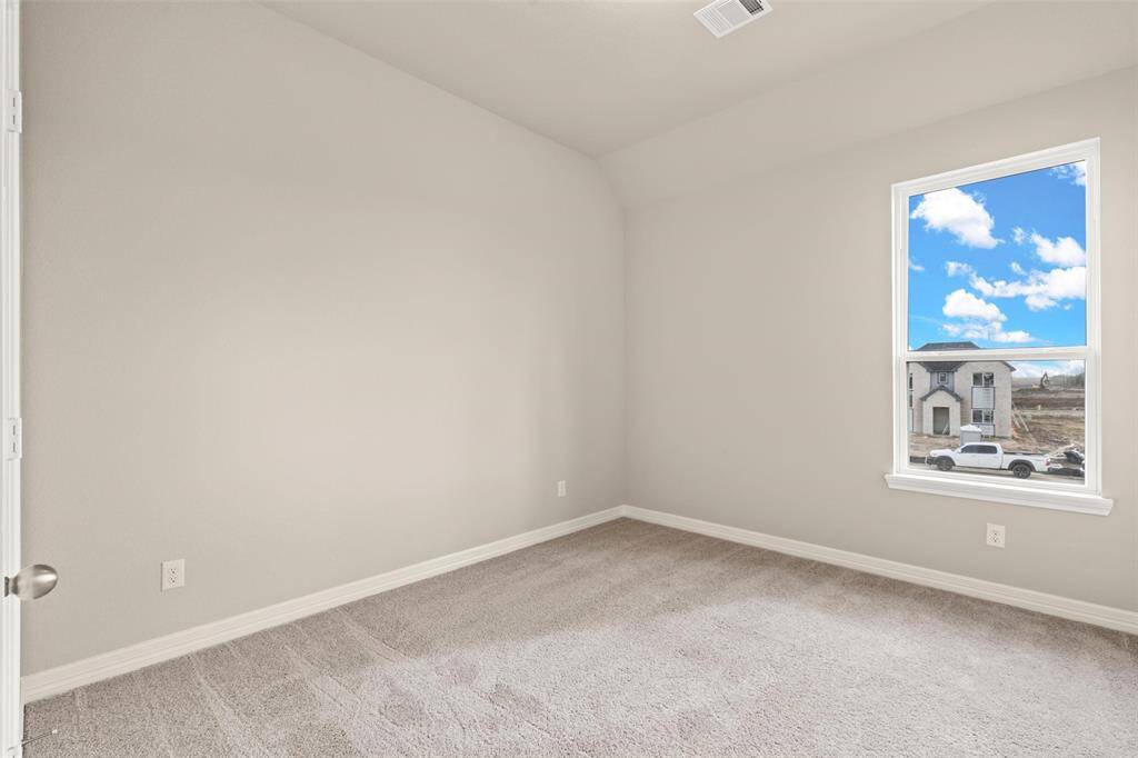 Note: Sample product photo. Actual exterior and interior selections may vary by homesite.