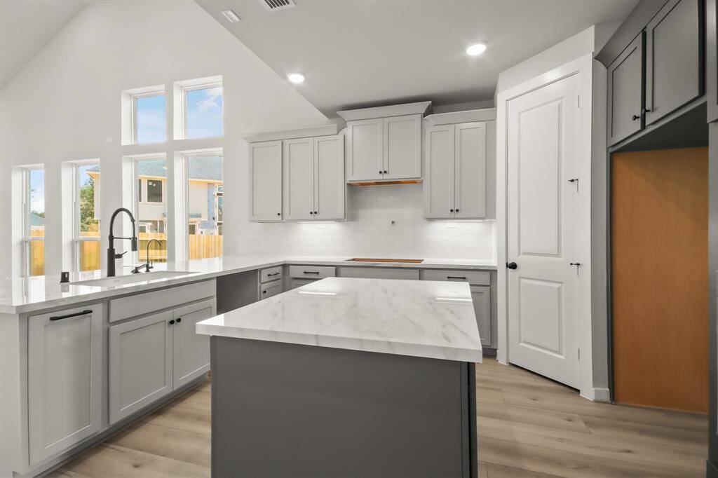 Optional kitchen layout with porcelain tops