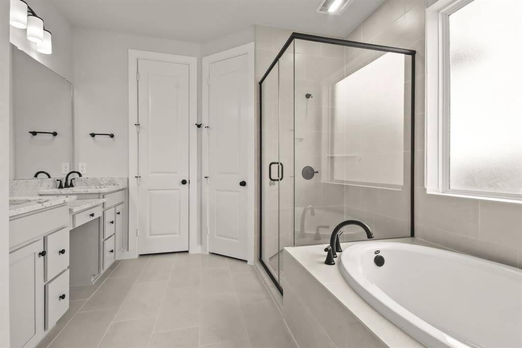 Main bath with knee space and separate tub/shower