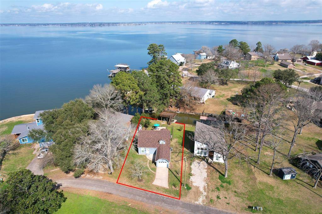 Great location on the lake.