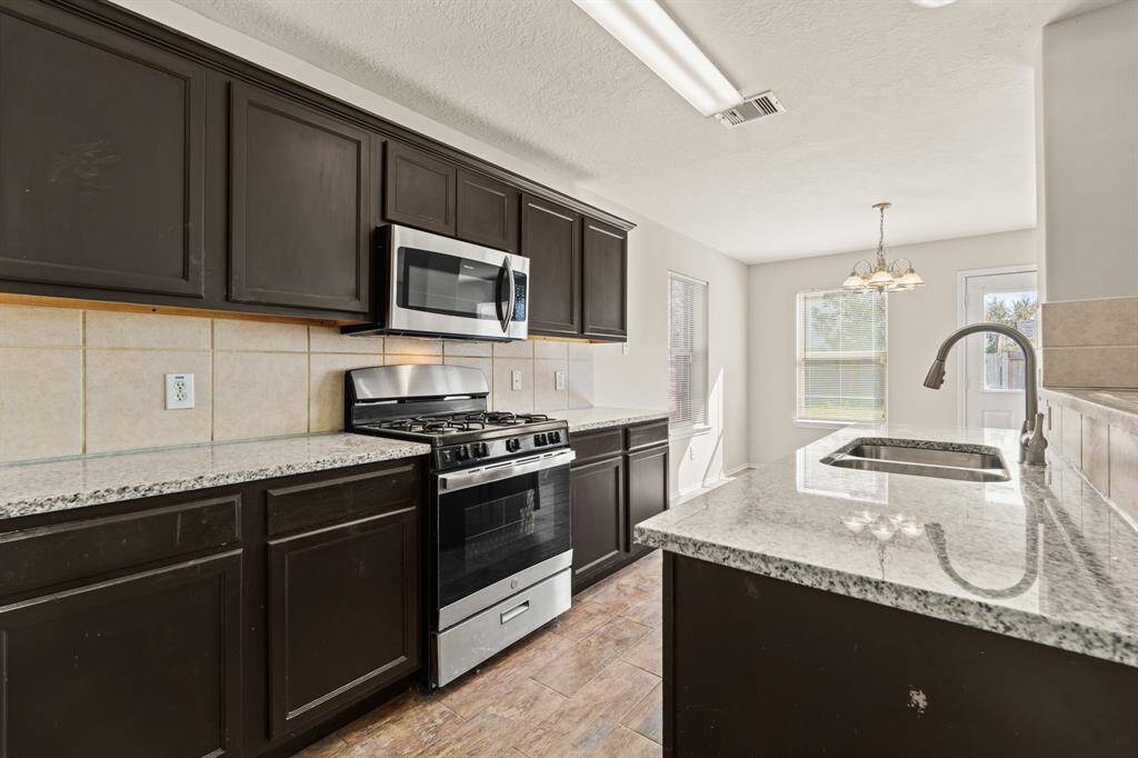 Stainless steel appliances bring a sleek and modern aesthetic to the kitchen, while also offering top-of-the-line performance and durability.