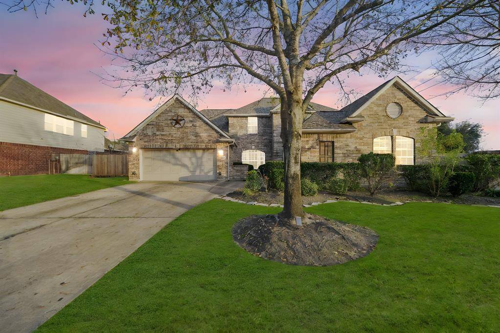Welcome to 4715 Cedarfield Road, nestled in the heart of Cinco Ranch Southwest! This beautiful home offers the perfect blend of comfort, elegance, and community living.