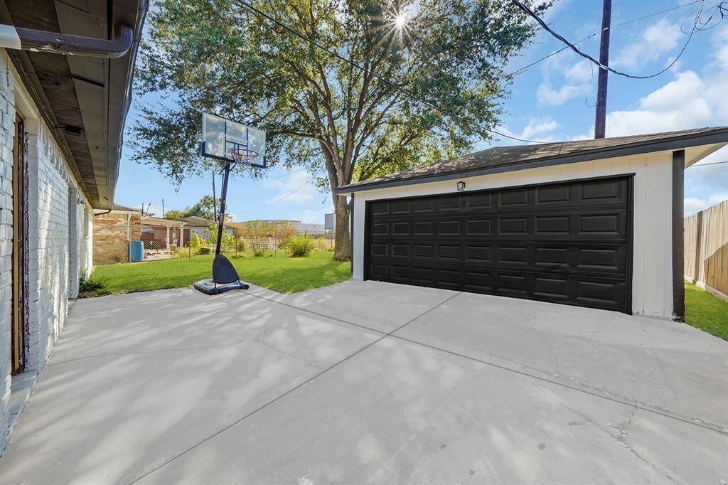 Detached garage.*Photos digitally enhanced.*
