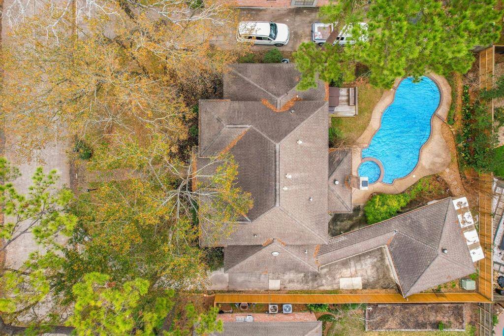 Aerial view of the home on the lot.
