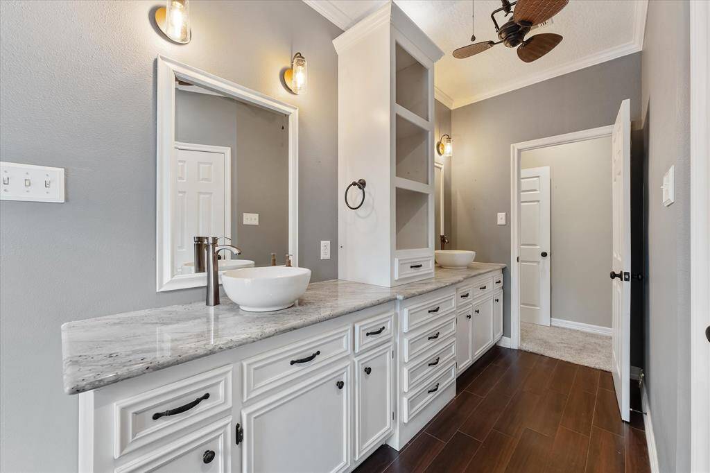Another view of the bath.