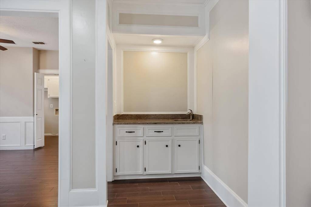 Wet bar
