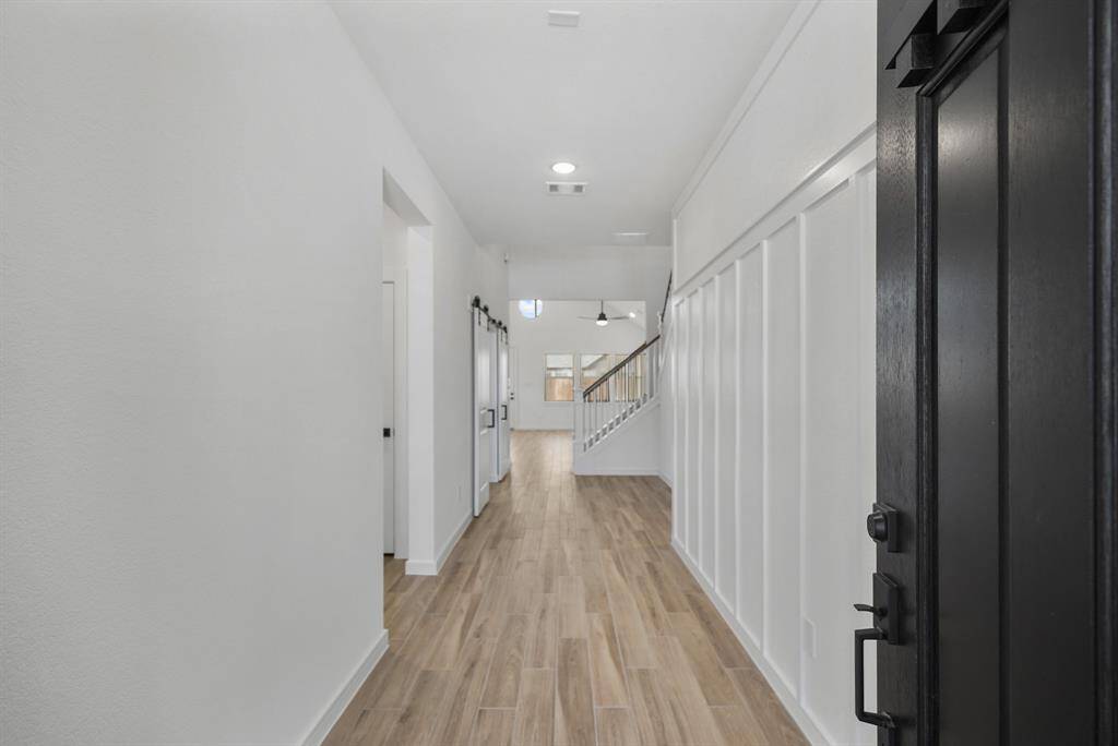 Inviting foyer with feature wall (*Photo not of actual home and used for illustration purposes only.)