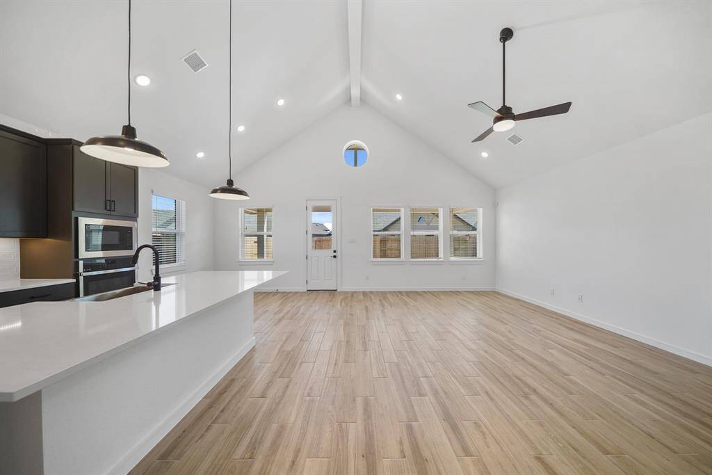 Bright and open floor plan (*Photo not of actual home and used for illustration purposes only.)