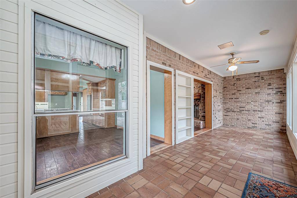 Another view of the sunroom.