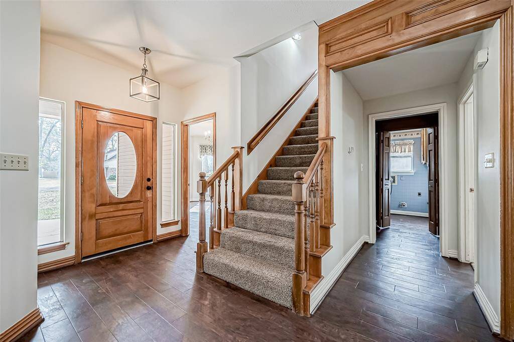 Step inside to a beautiful entry that welcomes you with style and warmth.
