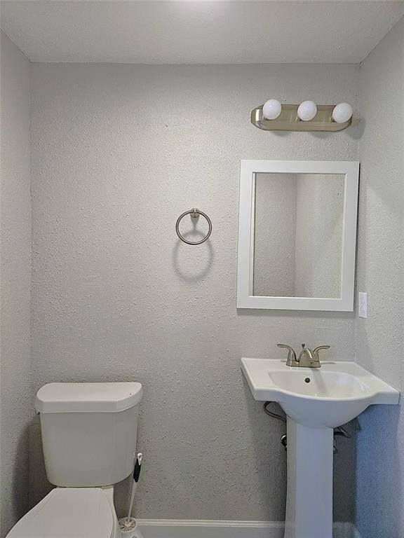 Flex/4BR/family room 1/2 bath